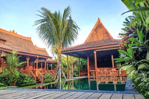 Soul Villas by Jays - Balinese Joglo Villa w Pool